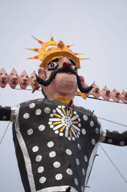 Dussehra festivali sırasında Dussehra 'da, Hindistan, Delhi' de Ramleela 'da, Ravana' nın büyük heykeli, Dussera Fuarı sırasında, Lord Rama 'nın zaferini kutlamak için ateşlendi.