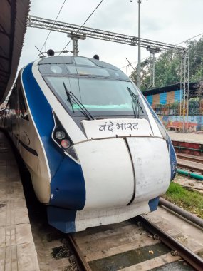 Amritsar, Hindistan, 15 Ağustos 2025 - Vande Bharat Ekspres treni Amritsar 'dan Delhi' ye Amritsar tren istasyonu, Vande Bharat Hindistan 'ın en hızlı treni