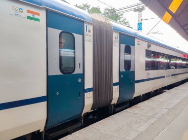 Amritsar, Hindistan, 15 Ağustos 2025 - Vande Bharat Ekspres treni Amritsar 'dan Delhi' ye Amritsar tren istasyonu, Vande Bharat Hindistan 'ın en hızlı treni