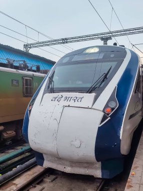 Amritsar, Hindistan, 15 Ağustos 2025 - Vande Bharat Ekspres treni Amritsar 'dan Delhi' ye Amritsar tren istasyonu, Vande Bharat Hindistan 'ın en hızlı treni