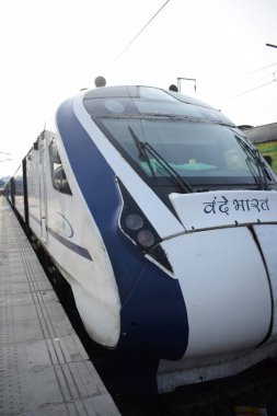Amritsar, Hindistan, 15 Ağustos 2025 - Vande Bharat Ekspres treni Amritsar 'dan Delhi' ye Amritsar tren istasyonu, Vande Bharat Hindistan 'ın en hızlı treni