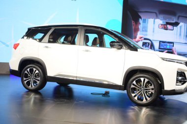 Noida, Uttar Pradesh, Hindistan, 28 Kasım 2023 - Otomobil Fuarı 2023 'te sergilenen tamamen otonom elektrik, dizel ve benzin otomobili. Otomobil geleceği için tasarlanmış yaratıcı bir araba.