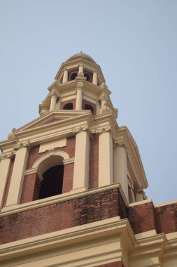 Connaught Place, Delhi, Hindistan 'daki Sacred Heart Katedrali. Orta Delhi' deki Katedral Kilisesi 'nin dışındaki güzel mimari manzara.