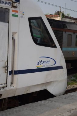 Amritsar, Hindistan, 15 Ağustos 2025 - Vande Bharat Ekspres treni Amritsar 'dan Delhi' ye Amritsar tren istasyonu, Vande Bharat Hindistan 'ın en hızlı treni