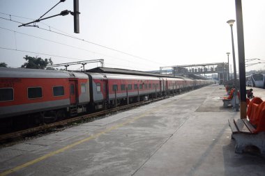 Amritsar, Hindistan, 15 Ağustos 2025 - Vande Bharat Ekspres treni Amritsar 'dan Delhi' ye Amritsar tren istasyonu, Vande Bharat Hindistan 'ın en hızlı treni