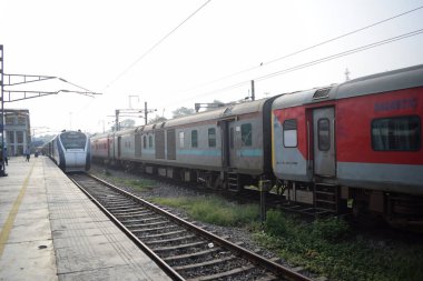 Amritsar, Hindistan, 15 Ağustos 2025 - Vande Bharat Ekspres treni Amritsar 'dan Delhi' ye Amritsar tren istasyonu, Vande Bharat Hindistan 'ın en hızlı treni