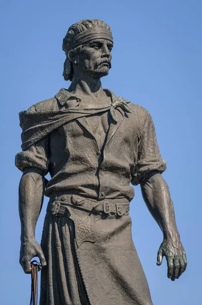 Lacador Anıtı, Porto Alegre, Rio Grande do Sul State, Brezilya 11 Ağustos 2008. Heykel, tipik kostümleri ve elinde devletin kültürel bir sembolü olan yayı temsil ediyor..