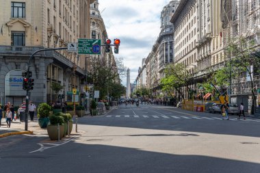 14 Aralık 2018 'de Buenos Aires, Arjantin şehir merkezinde yürüyen insanlar.