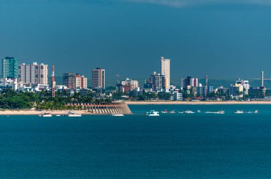 Joao Pessoa, Paraiba Eyaleti, Brezilya 17 Şubat 2009. Şehrin kısmi manzarası binaları ve denizi gösteriyor.