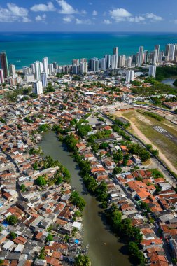 Recife, Pernambuco State, Brezilya, 15 Kasım 2012. Boa Viagem mahallesinin kısmi hava manzarası şehrin zengin ve fakir kesimi arasındaki sosyal zıtlığı gösteriyor..