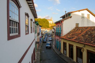 Ouro Preto, Minas Gerais, Brezilya 28 Haziran 2008. Renkli camlı koloni evleri.