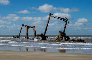 Altair gemisi, 1 Nisan 2003 'te Brezilya, Rio Grande do Sul, Cassino sahilinde karaya oturdu..