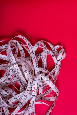 Ölçüm bandı kırmızı arkaplanda rastgele açılır.