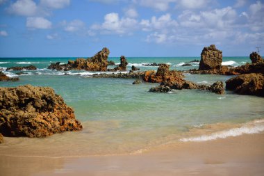 Tambaba Beach, Conde, Joao Pessoa yakınlarında, Paraiba, Brezilya 29 Eylül 2012. Kuzeydoğu Brezilya 'daki ilk naturist plaj olarak bilinir. Hava görünümü.