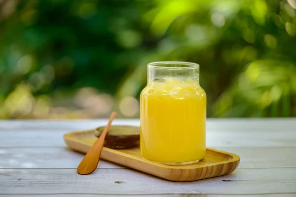 Mantequilla Ghee Tarro Vidrio Con Espátula Madera Sobre Mesa Madera — Foto de Stock