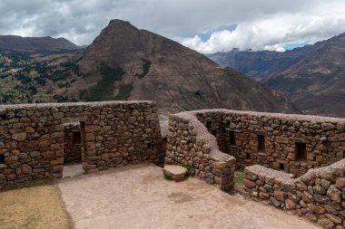 Pisac Arkeoloji Parkı, Calca, Cuzco, Peru, 9 Ekim 2014. Harabeler ve turist ziyaretleri.