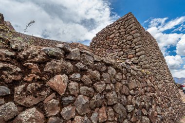 Pisac Arkeoloji Parkı, Calca, Cuzco, Peru, 9 Ekim 2014. Harabeler ve turist ziyaretleri.
