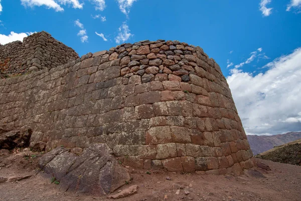 Pisac Arkeoloji Parkı, Calca, Cuzco, Peru, 9 Ekim 2014. Harabeler ve turist ziyaretleri.