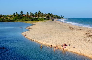 Barra de Gramame Plajı 'ndaki dalgalar, Joao Pessoa, Paraiba, Brezilya 8 Aralık 2004.