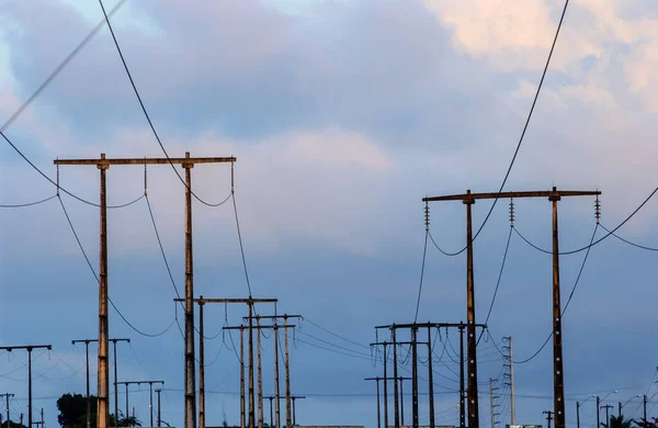 Strommasten Mit Spätem Nachmittagshimmel Hintergrund — Stockfoto