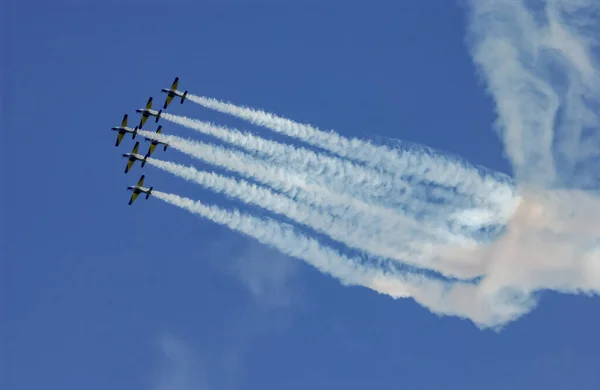 브라질 2003 에브라 페소아에서 하늘에서 공연하고 비행기 — 스톡 사진