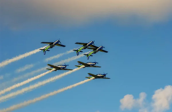 Brazilská Letka Kouře Letectva Aerobatické Manévrovací Letouny Vystupující Obloze Joao — Stock fotografie