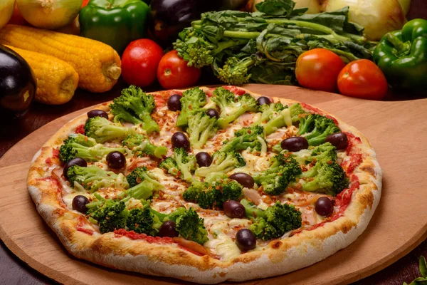 Broccoli Pizza Black Olives Wooden Board Vegetables Background Royalty Free Stock Images