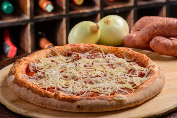 Pepperoni Sausage Pizza Onion Wooden Board Brazilian Pizza — Foto de Stock