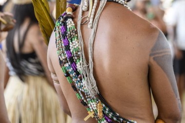 Yerli Potiguara vücut süsleri ve boncuklu süsler, Baia da Traicao, Paraiba, Brezilya 19 Ekim 2025