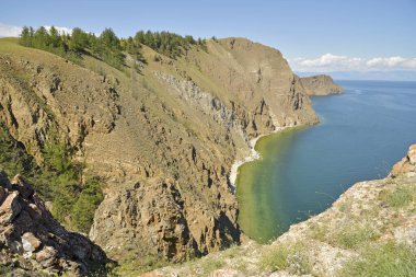Cape Shunte-Left 'den Baykal Gölü kıyısındaki Olkhon Adası manzarası.
