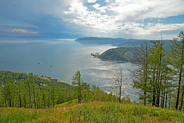 Angara 'nın kaynağı, Baykal Gölü' nden akan tek nehir, dünyanın en derin gölü..