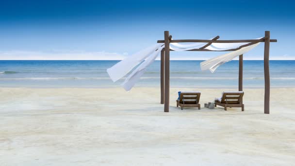 第3章拍摄了在蓝天和蓝海背景的海滩上的木制亭子上方盲目吹风的镜头 电影制作风格 — 图库视频影像