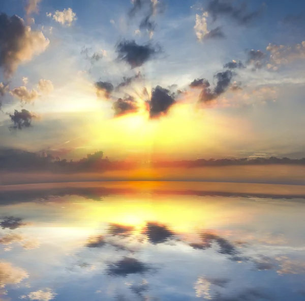 Sunset sky reflective with water — Stock Photo, Image