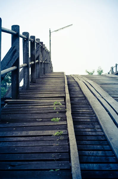 Vintage Blue Stil einer alten Holzbrücke — Stockfoto