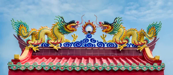 Drago sul tempio cinese — Foto Stock