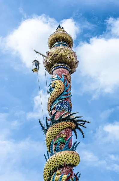 Ploe üzerinde Çince dragon — Stok fotoğraf