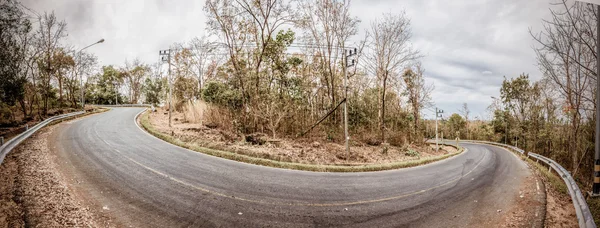 Vintage tonificado imagem de serpente curva estrada — Fotografia de Stock