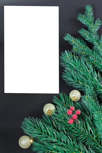 Karácsonyi Háttér Zöld Ágak Karácsonyfa Fekete Háttér — Stock Fotó