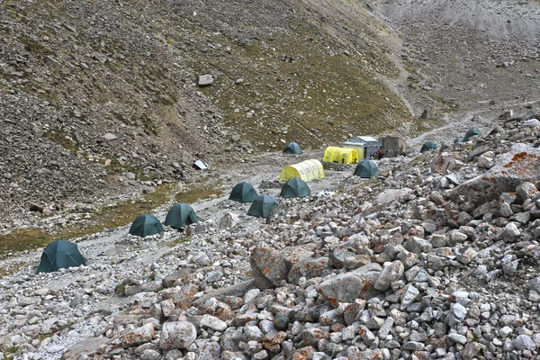 Campamento base en las montañas —  Fotos de Stock