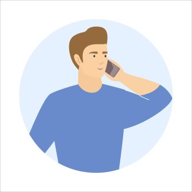 Beyaz adam yardım masası veya kullanıcı destek operatörü olarak çalışan bir cep telefonunu arıyor