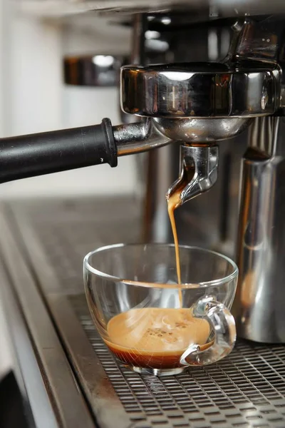 Profesionální Kávovar Výrobu Espressa Kavárně — Stock fotografie