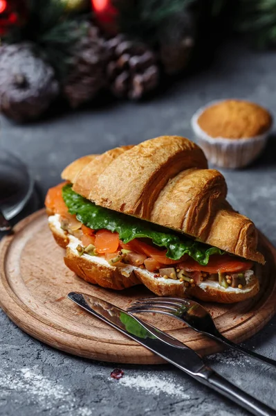 Colazione Anno Nuovo Con Croissant Croissant Anno Nuovo Con Pesce — Foto Stock
