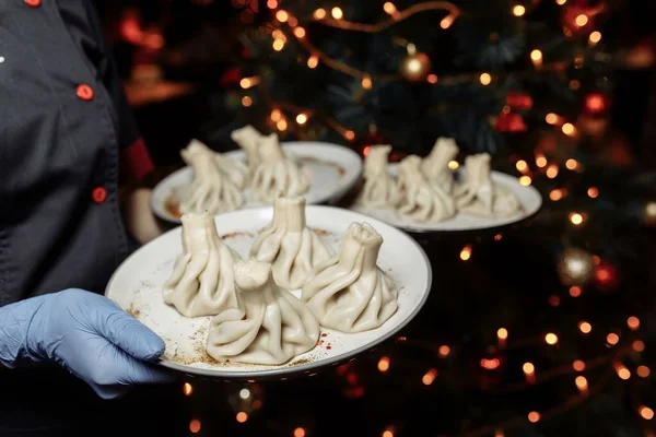 Waiter Glove Holds Khinkali His Hand — Stock Photo, Image