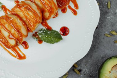 Naneli ve ekşi kremalı peynirli kek. Tatlı nefis..