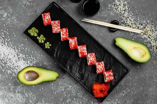 California sushi stijl broodjes, met rauwe groenten, voedsel border achtergrond — Stockfoto
