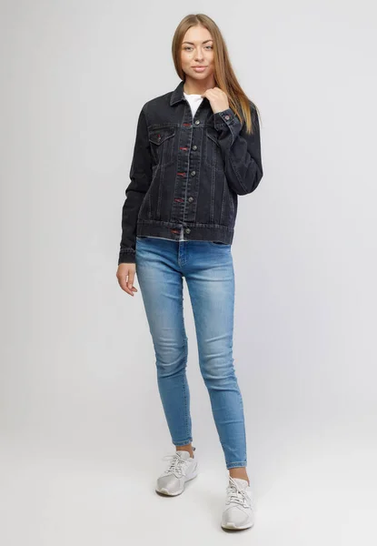 Flicka Denim Svart Jacka Och Blå Denim Byxor Vit Bakgrund — Stockfoto