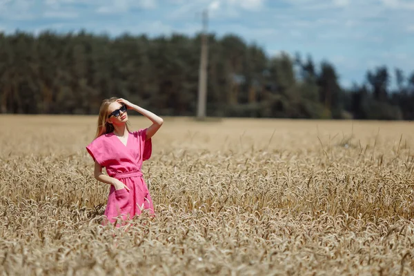 Beautiful Young Woman Walking Wheat Field — Stock Photo, Image