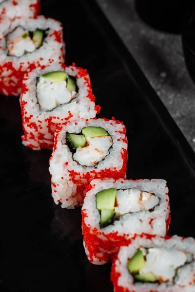 Sushi Roll California Met Garnalen Avocado Kaas Traditionele Japanse Sushi — Stockfoto