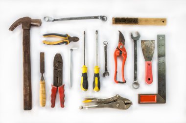 Beyaz arka plan üzerinde çeşitli eski ustası araçları