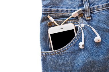 Beyaz smartphone cep Mavi Jeans ile kulaklık ve Usb tel kablo için veri aktarımı veya izole arka plan hakkında bilgi